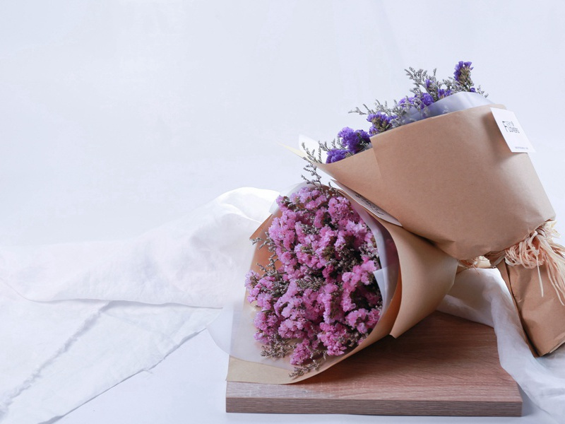 陪李金吾花下饮